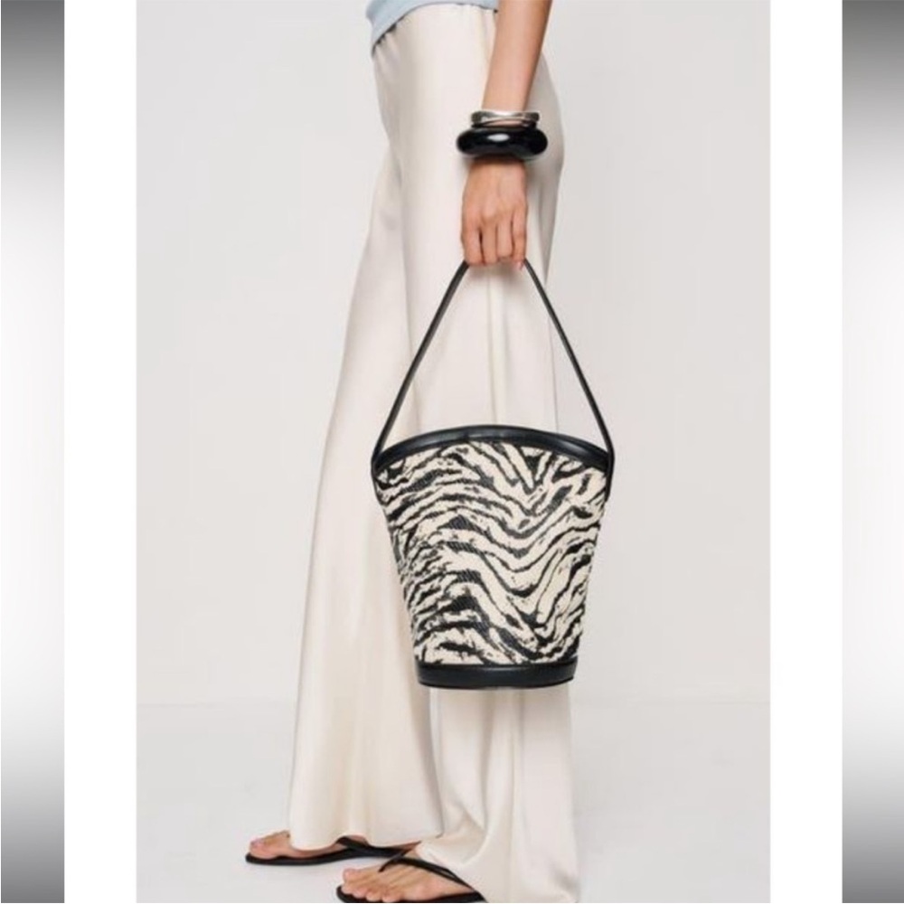 Rare! NWT Reformation Printed Shoulder bag - Picture 4 of 10